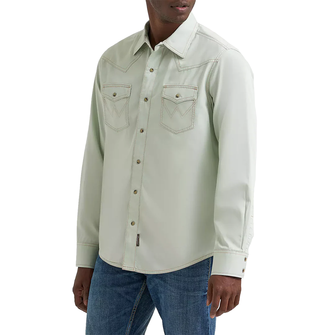 Wrangler Men's Retro Premium Solid Long Sleeve Snap Shirt